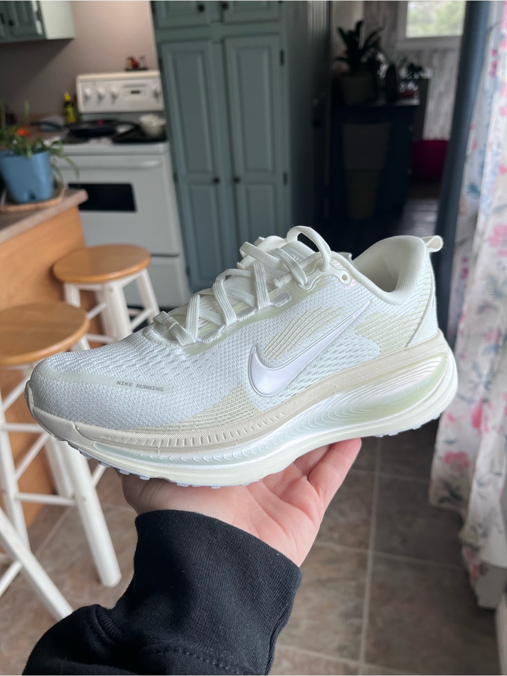 Nike Women's Cream/White Athletic Running Shoe